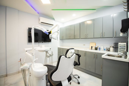 Slider image (10) Fixing Smiles